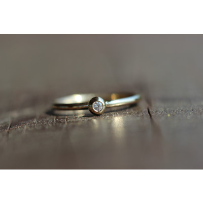 Samlering i 14 karat m. brillant knap