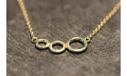 Tre ringe halskæde I 14 karat guld