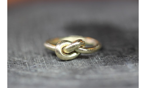 Knudering i enkelt tråd i 14 karat  guld   (11/25)