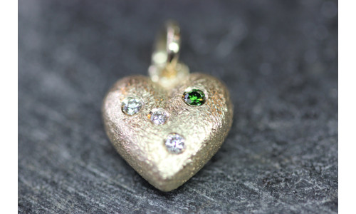 Buttet massivt hjerte i 14 karat guld