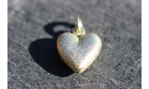 Buttet massivt hjerte i 14 karat guld