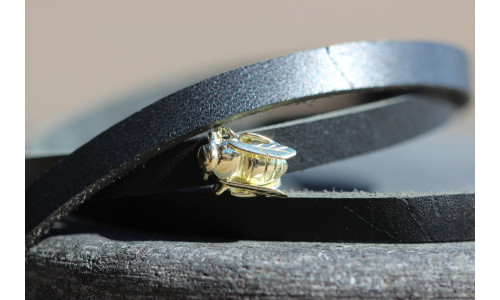 Honningbi charm i guld