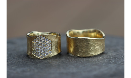 Vielsesringe MG 7 Rustik i 14 karat guld med 37 sten (Parpriser se billede)    (11/25)