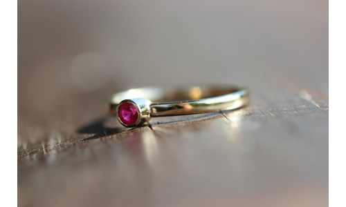Ring med rubin 0,24 ct i 14 karat guld   (11/25)