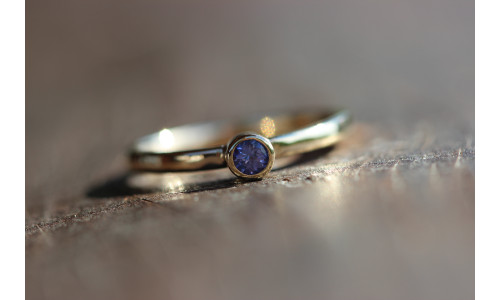 Ring med tanzanit 0,15 ct i 14 karat guld    (11/25)
