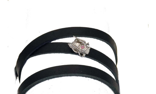 Honningbi charm i hvidguld