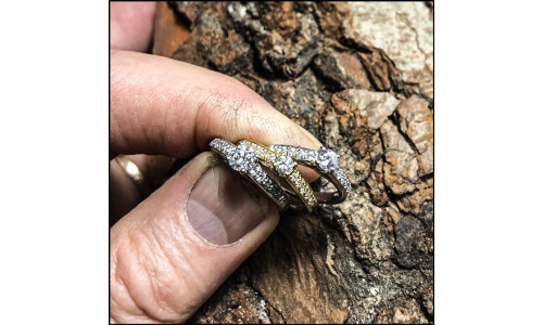 Ringe med centersten i 4-grebsfatning i 14 karats guld (01/21)